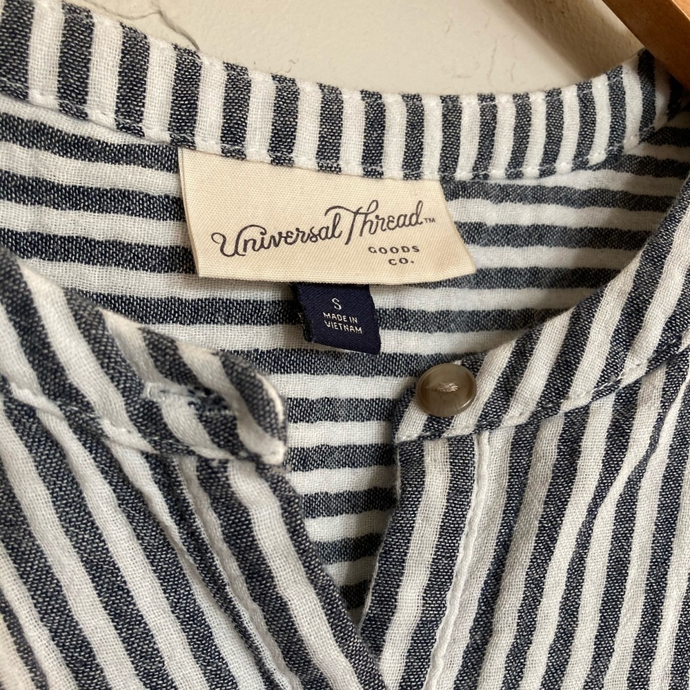 Universal Thread Striped Top - Picture 4 of 4